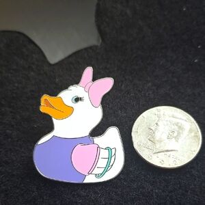 Daisy Duck Pin